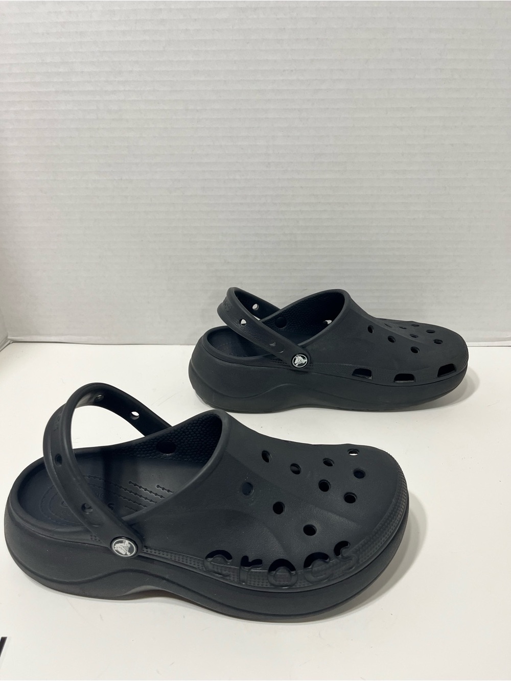 CROCS Baya platform slip on clogs shoes women’s size 9